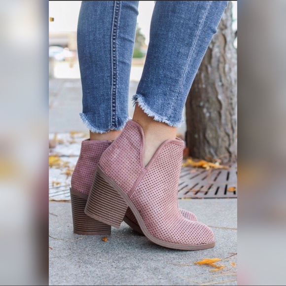 Shoes - 🔥LAST ONE🔥Mauve Vegan Suede Booties